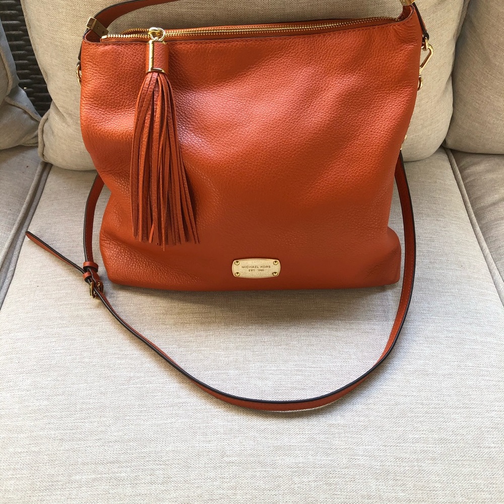 STELLAR CONDITION! Michael Kors leather bag💕
